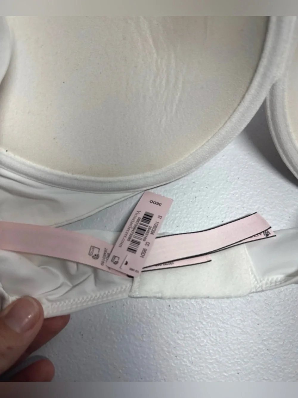 Victoria’s Secret White Under Wire Push Up 36DD Bra